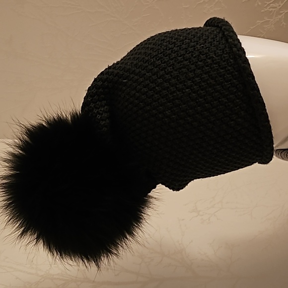Merino Wool touque with faux fur pom pom - Picture 5 of 6